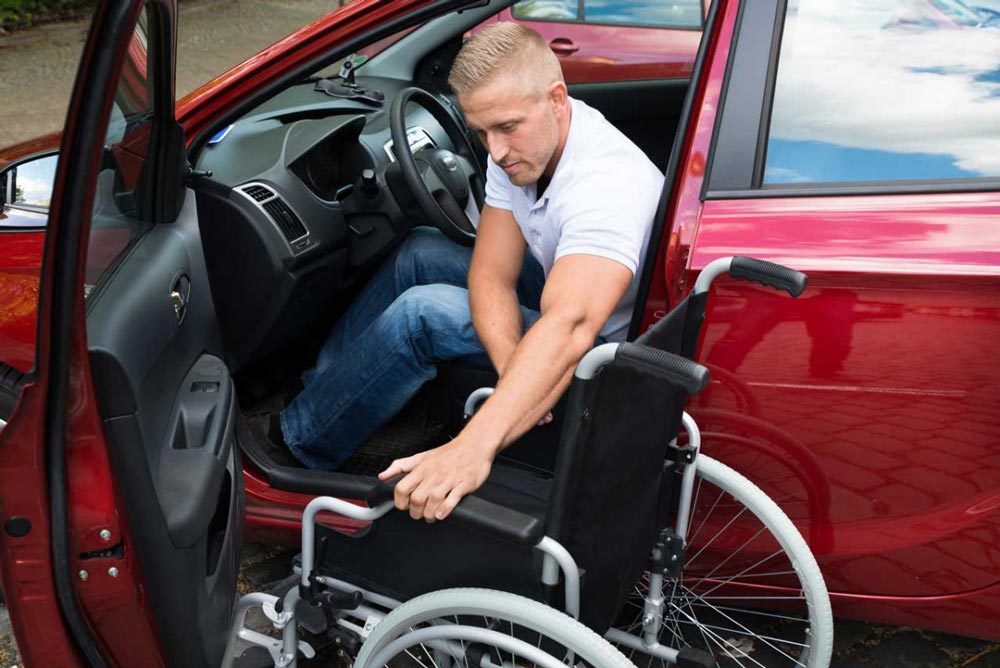 Guidatore con disabilita motorie